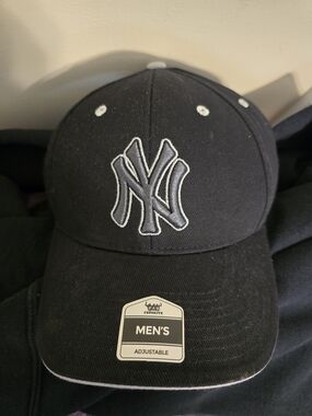 Genuine Merchandise Black New York Yankees Men's Adjustable Cap